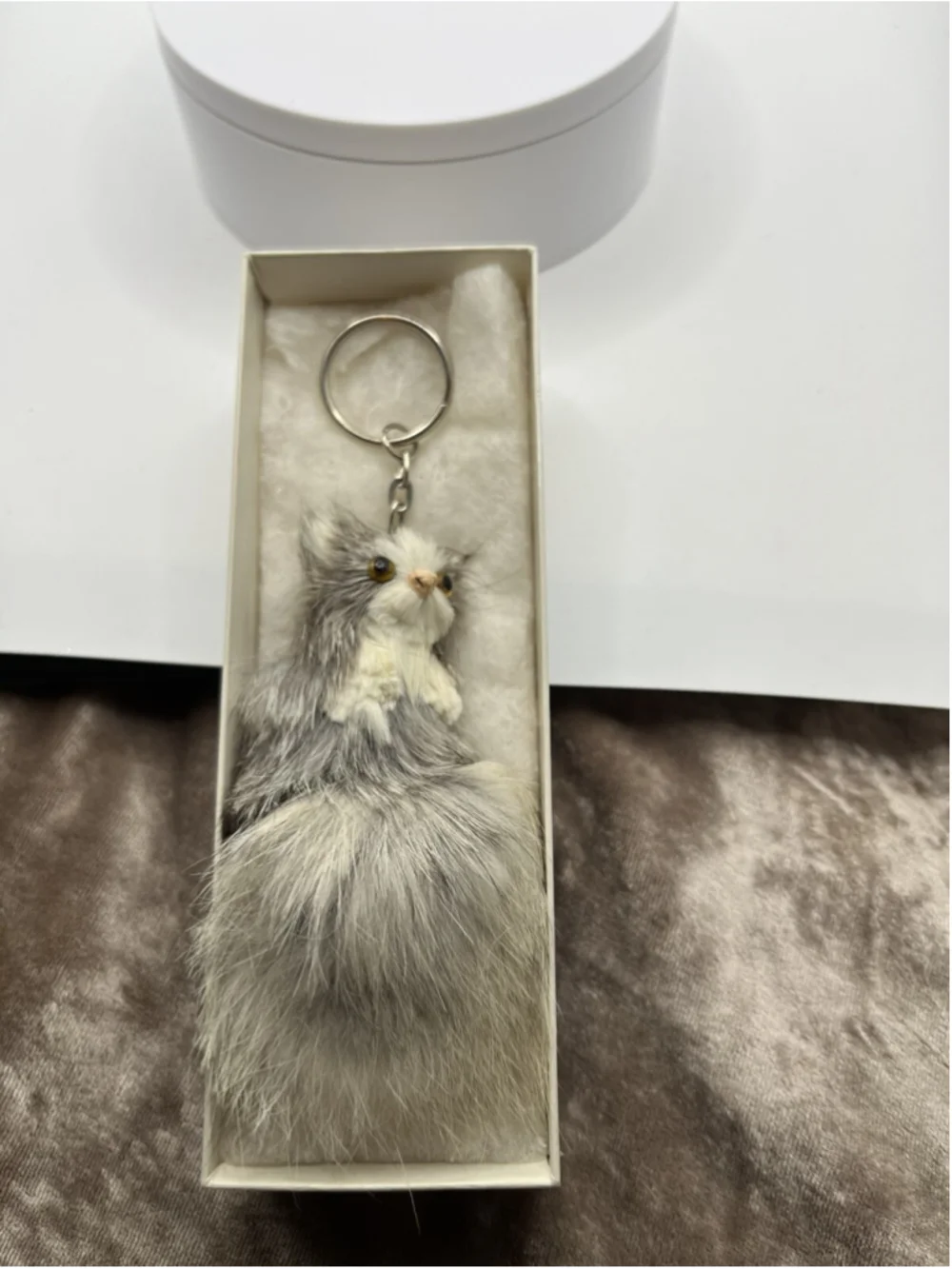Vintage Fur Cat Keychain LITTLE RARE FIND , SEE ALL ZOOM IN INSIDE OF DISNEY BOX